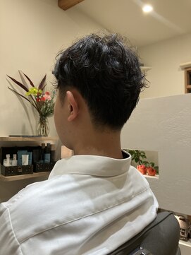 ミーティア(Meteor) 大人のツーブロックゆるふわパーマスタイル