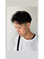 ナップヘアー(nap hair)&nbsp;センターパート×ツーブロックニュアンスパーマ