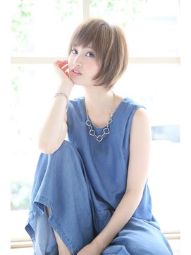 マドゥー(Madu) 顔周りに、こだわったショートスタイル