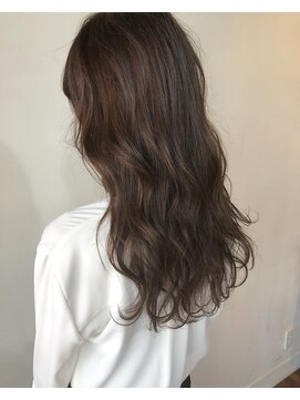 ヘアデザイン ソラ(Sola) ラセットブラウン艶カラー×なみなみウェーブロング