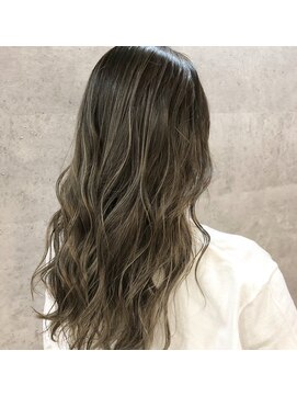 オリ(‘Oli) グレージュ ハイライト