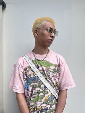 シイ(SIE) 金髪ボウズ
