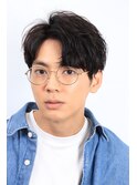 メガネに似合うニュアンスパーマ かきあげヘア 刈り上げマッシュ