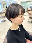 黒髪でもかわいい耳掛けマッシュショート