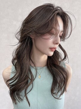 ルアナ(Luana.) カーテンバングと軽やかなレイヤーがグレージュを引き立たせる◎