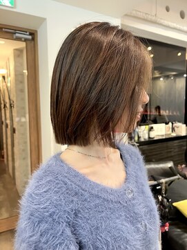 鎖骨見せボブで大人綺麗