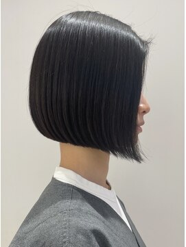 ピークアブー アヴェダ ギンザシックス(PEEK-A-BOO AVEDA GINZASIX) 前下がりボブ　黒髪ボブ