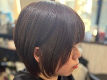 ジュノ(JUNO)の雰囲気（丸みショートボブ。前下がりで小顔見せ、艶感映える大人スタイル）