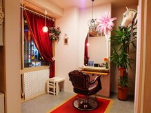 ヘアアンドメイク エトワール 古淵店(hair&make etoile)の雰囲気（可愛いピンク色のVIP個室♪沢山のお客様に使って頂きたいです☆）