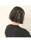 ハイライト＋ダークグレージュのパッツンボブ