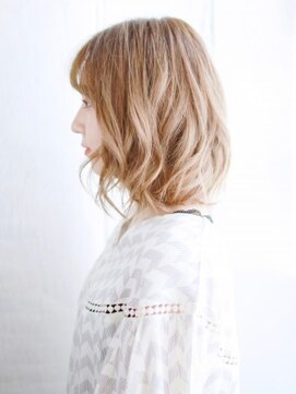 ヘアメイク ナル(hair make nalu) ハイトーンベージュの外はねゆるカール