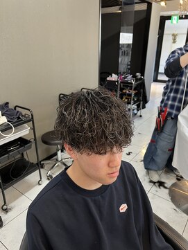 アイズ 海老名(AIZU) 波巻きスパイラルパーマツイストスパイラルパーマメンズマッシュ