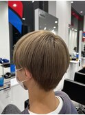 ショートネープマッシュ刈り上げベージュブロンドブリーチ仙台