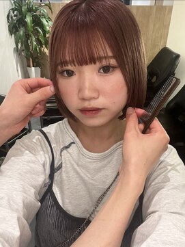 ビーアンドイー(B&E) ピンクブラウン/ぱっつんボブ