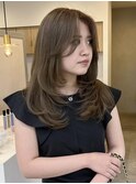 グレージュ切りっぱなしボブ前髪ありミニボブミルクティベージュ
