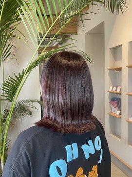 ベースヘアー(BASE hair) 赤ピンク×切りっぱなしボブ