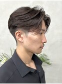 刈り上げセンターパートテーパーフェードカットニュアンスパーマ
