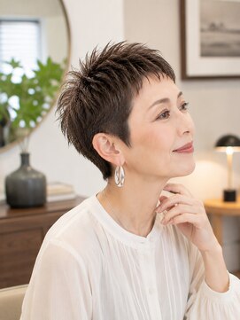 バグズ(Baguz) 美シルエット大人上品ハンサムショート小顔レイヤー30代40代