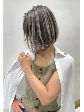 トルネード(TORNADO) 外国人風ショート ハイライトバレイヤージュ白髪ぼかし t621