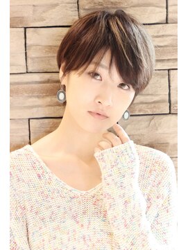 レウナ 外苑前(Reuna) 【30代40代50代に人気】カットで決まるひし形マッシュショート
