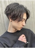 センターパートツイストスパイラルパーマ刈り上げメンズパーマ