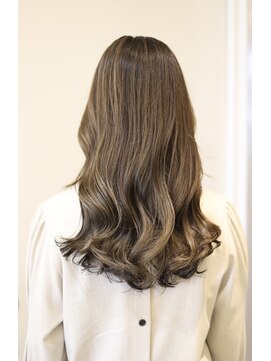 テイラー(TAILOR) 重め巻き髪ロングスタイルハイライト外国人風