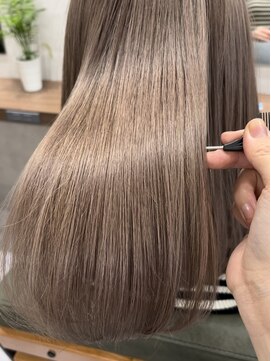 アンスリウム 吹田(Anthurium) ミディアムレイヤー/大人可愛い/髪質改善/シースルーバング