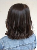 巻き髪ミディアム　オリーブアッシュ　ダークブラウン