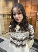 オシャレに差をつける!計算されたカールのロングパーマ