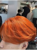 オレンジ刈り上げニュアンスフェザーセンターパート