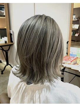 ヘアールーム シープス(hair room sheeps) ハイライトカラー×外ハネボブ