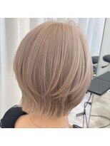 エトワール(ETOILE)&nbsp;ミルクティーベージュ/レイヤーボブ/ブリーチ/ハイトーン