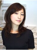 エアリーな毛束感と子供すぎないフェミニンなレイヤースタイル