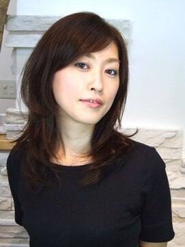 エイチ ヘアアンドスパ(h hair&SPA) エアリーな毛束感と子供すぎないフェミニンなレイヤースタイル