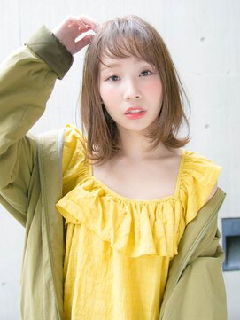 ルティア(Lutia) 伸ばしかけヘア ダブルカラー ミルクベージュ