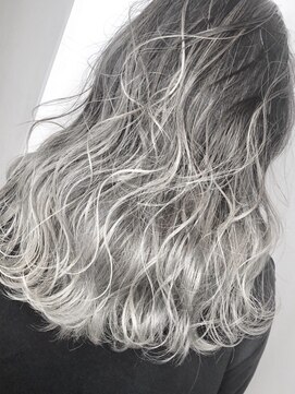 マーシュアトレ(marshu atre) ホワイトベージュ/ブリーチあり/デザインカラー/ハイトーン