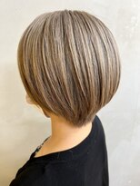 ベジータ(VEGETA) 冬のベージュカラーショートスタイル