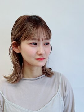 シーナ(scena) 柔らかベージュ外ハネミディアム