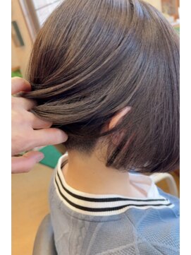 ココモ(cocomo) インナー刈り上げツーブロミニボブ