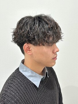 ヒュイル バイ ニアウ(Hwyl by Niau) 波巻きスパイラルパーマメンズマッシュツイストスパイラルパーマ