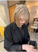 ハイトーン　ホワイトミルクティベージュ　ルーツカラー