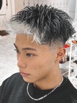 ルースト 京都四条大宮店(ROOST) ホワイトバングショート