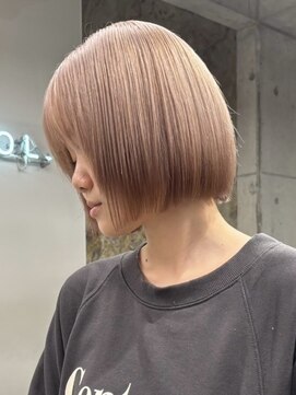 ソル ジングウマエ(SOL JINGUMAE) ハイトーンカラータッセルボブ切りっぱなしボブ外ハネボブ顔周り