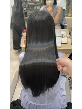 エラ(Ella) 黒髪×髪質改善で圧倒的ツヤ髪へ