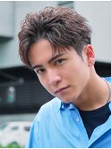 自然な毛流れでラフにキマるセンターパート×フェザーパーマ