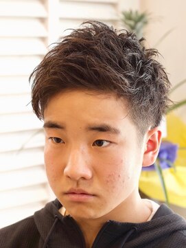 リビーチ ヘア リゾート 赤羽(Rebeach HAIR RESORT) 【赤羽リビーチ】２ブロックでつくるアップバングショート