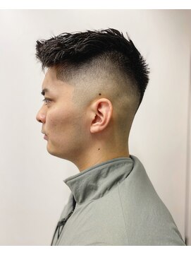 フランクスバーバー アンド ビアークラブ(FRANK'S BARBER and BEER CLUB) フェードカットスリークショートランダムパーマ