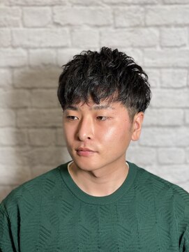グレイスフルバーバー 赤坂見附店 直毛の方に大人気！アップバングナチュラルパーマ《赤坂、床屋》