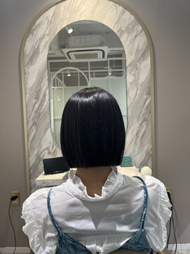 トッカ 茨木(tocca) 暗髪艶グレーぱっつんボブ