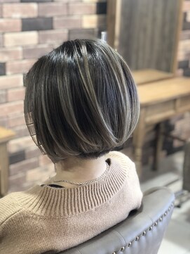 ホワイト 伊勢崎(WHITE) 白髪ぼかし☆人気の外国人風バレイヤージュ☆シルバーアッシュ☆